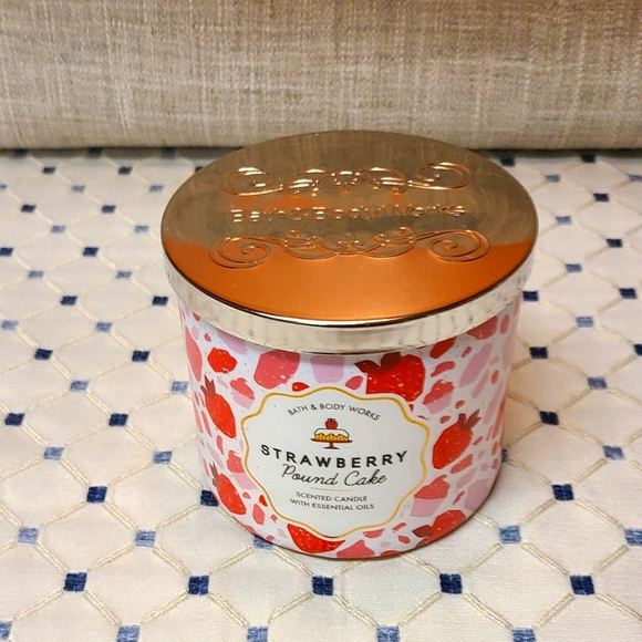 🆕️🍰B&BW Strawberry Pound Cake 3-Wick Candle